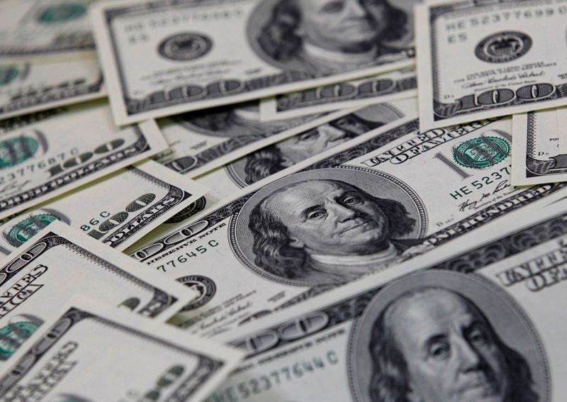 Dólar ajusta para cima com mercado analisando plano Biden