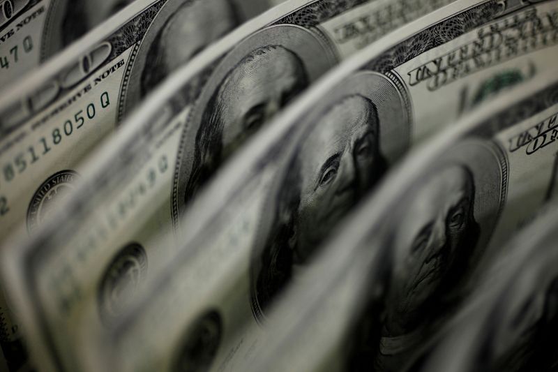 Dólar baterá R$6 e inclinação da curva de juros aumentará com mais deterioração fiscal, prevê Société Générale