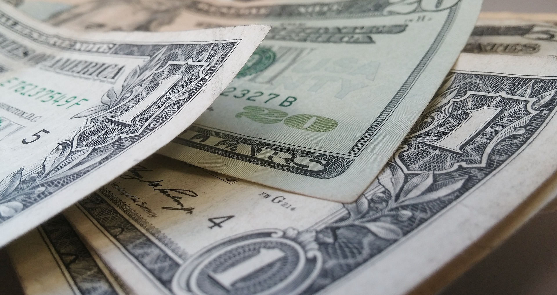 Dólar tem queda com atenções a Biden, Copom e vacinas